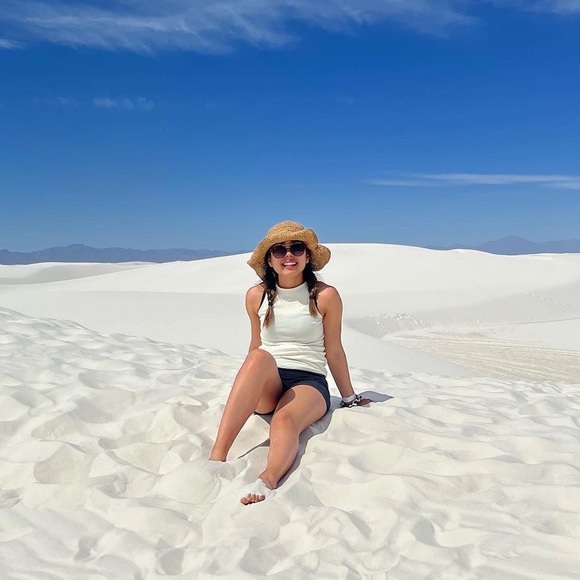 Meet your Posher, Daniela - Picture 1 of 1